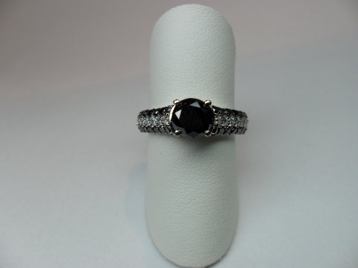 Pavé Solitair Ring met Zwart Diamant Witgoud